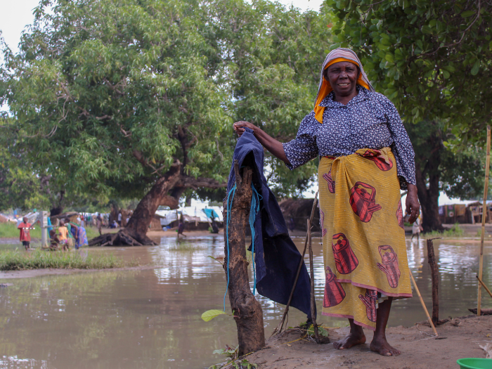 Support Mozambicans and refugees who need emergency relief today. Leanne Manas Mozambique Emergency