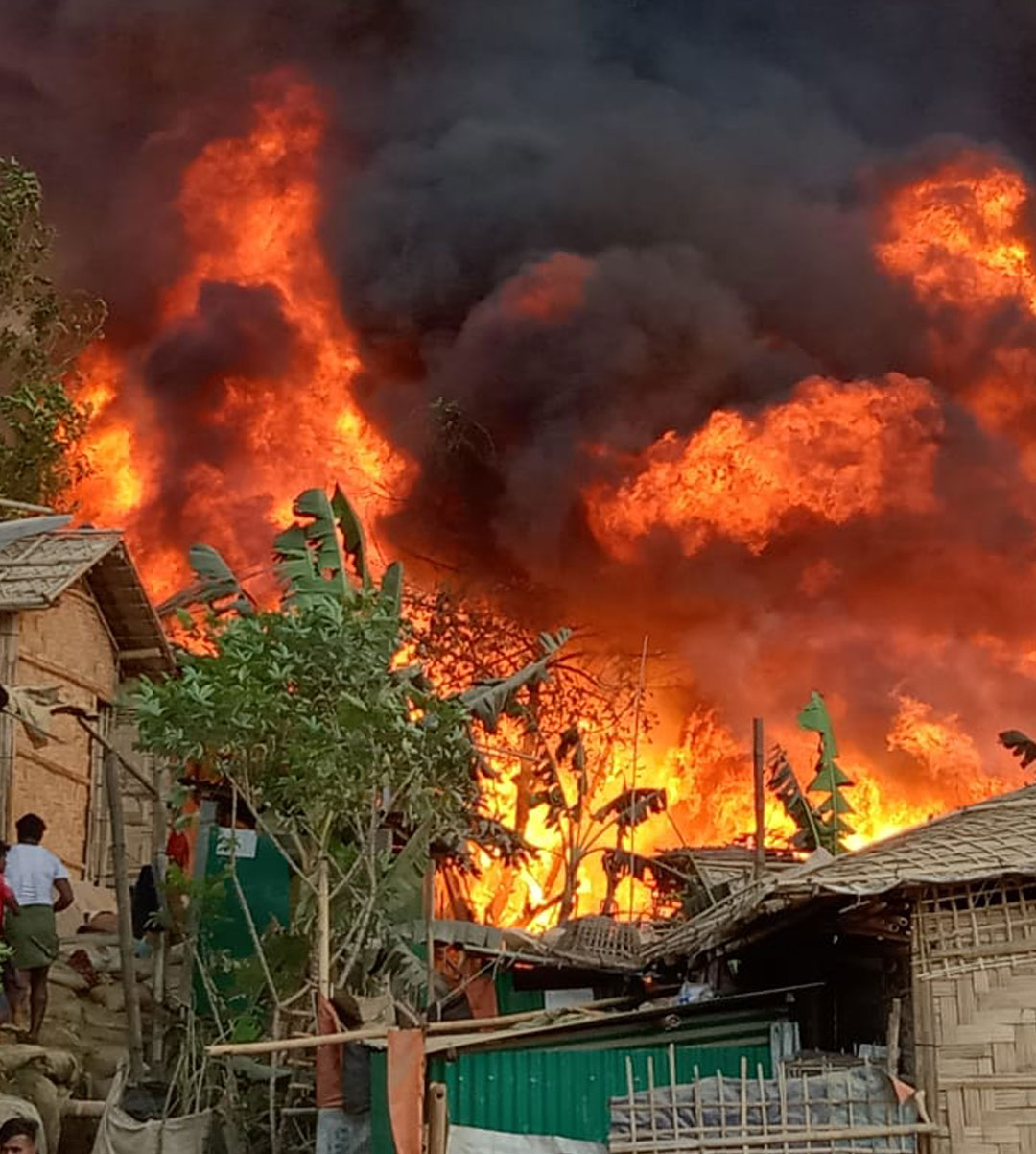 Bangladesh. Devastating fire in Rohingya refugee camp leaves thousands homeless