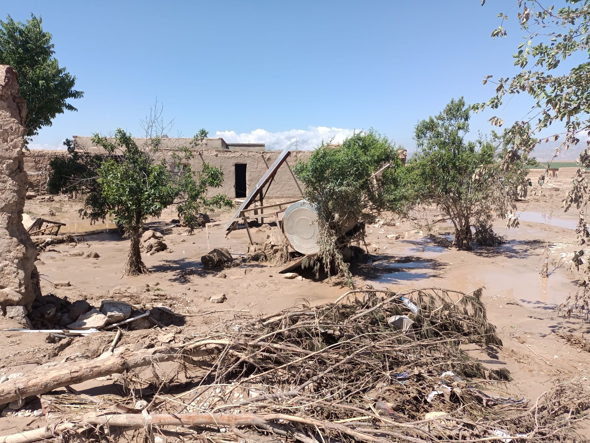Afghanistan. Joint mission assesses flood-damaged village in Baghlan Province