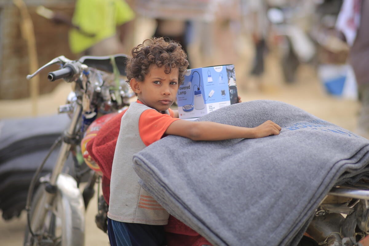 A Yemeni kid with a blanked