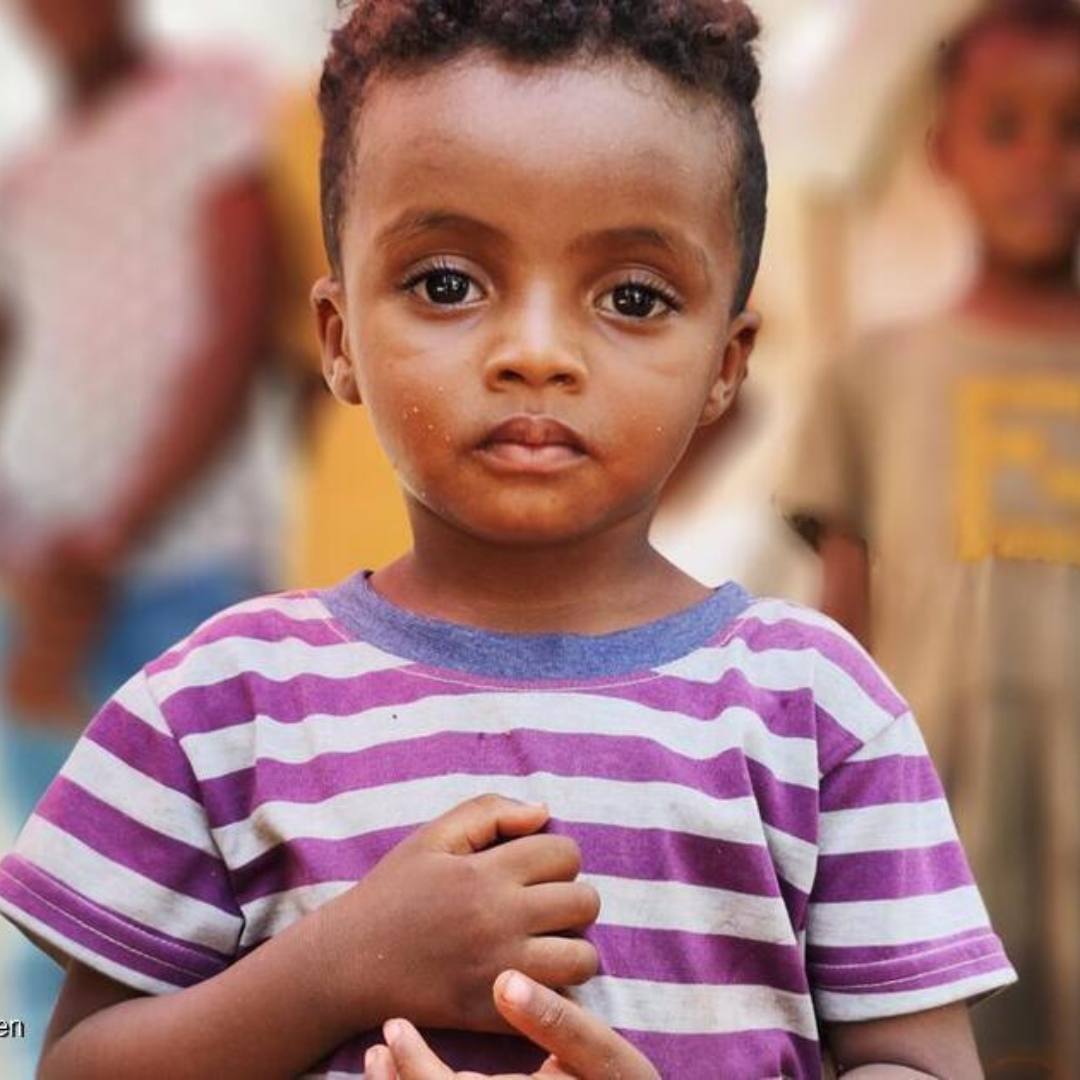Displaced boy in Yemen